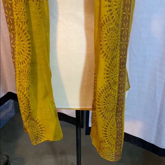 Scarf / Wrap - Picture 3 of 6